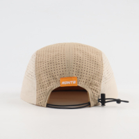 Casquette de sport d'extérieur personnalisée en gros à 5 panneaux pour la course et le camping, avec trous découpés au laser, impression réfléchissante, séchage rapide et respirante