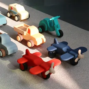 Juguetes de silicona de fábrica, nueva patente, juguetes suaves para bebés, motocicletas educativas de silicona sensorial, ambulancias, coche de juguete de silicona