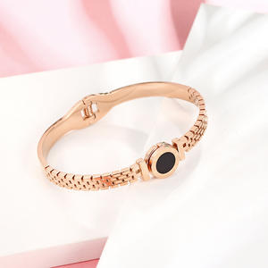 Guangzhou <span class=keywords><strong>Bracelet</strong></span> Romain <span class=keywords><strong>En</strong></span> Acier Inoxydable Bijoux Femme Grossiste De Bijoux Inoxidable <span class=keywords><strong>En</strong></span> Euro <span class=keywords><strong>En</strong></span> Gros Bracelets <span class=keywords><strong>En</strong></span> Acier Chirurgical - Product Image 3