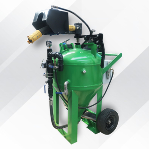 Limpieza de componentes aeroespaciales con chorro de agua y arena controlado por PLC industrial, con motor de bomba de control. - Product Image 1