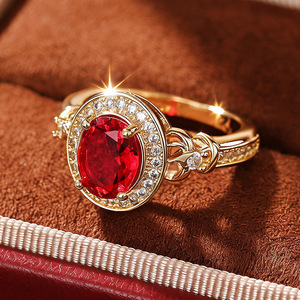 Anello Vintage con Gemma Rossa Stile Corte per Donne, Gioiello da Dito Scintillante e Lussuoso - Product Image 1