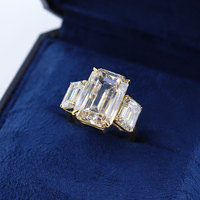 Bague de mariage de luxe Madonna en or jaune avec trois pierres d'émeraude et de diamant, grand rectangle, bijoux de mariée