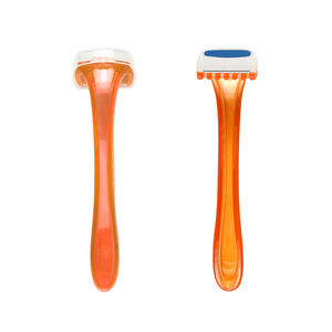 มีดโ<span class=keywords><strong>ก</strong></span>นแบบใช้แล้วทิ้ง ใบมีดเดี่ยว สีชมพู สำหรับโกนขนบิกินี่ พร้อมหวีสำหรับผู้หญิง - Product Image 1