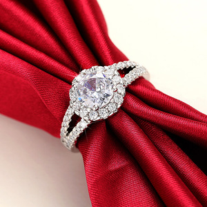 Anello con pietra scintillante per donna, elegante e romantico, gioiello da dito alla moda - Product Image 2