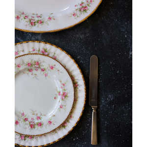 Service de table en céramique de luxe Paragon, 16 pièces, assiette en porcelaine avec des roses et de l'or pur, style européen, pour les hôtels - Product Image 2