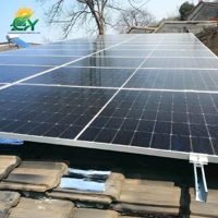 Structure de montage solaire pour toit en tuiles inclinées avec crochets réglables pour projets d'installation photovoltaïque résidentiels et commerciaux