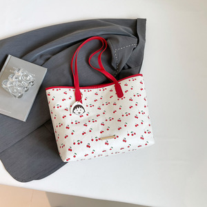 Nouveau style été 2026 : Sac fourre-tout <span class=keywords><strong>en</strong></span> PU imperméable pour filles, motif cerise, tendance, imprimé texturé, double poignée, idéal printemps/automne - Product Image 6