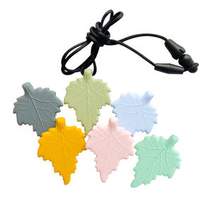 Nuevo Colgante de Hoja de Arce de Silicona Suave, Collar Sensorial Masticable con Cadena de Cuerda, Colgante para Autismo y Dentición, Seguro para las Necesidades de Masticación de los Niños - Product Image 4