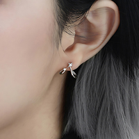 Bijoux fins 925 argent Sterling étoile Trail boucles d'oreilles pour femmes étoile à quatre branches conception élégant bijoux en argent