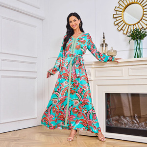 Robe élégante en polyester à col en V et manches classiques, imprimée, avec broderie de diamants thermocollé<span class=keywords><strong>s</strong></span> et estampage, pour femme, toutes saisons, style Dubaï - Product Image 3
