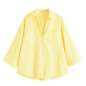 เสื้อเชิ้ตแขนยาวผู้หญิง/ผู้ชาย แบบเรียบง่าย สไตล์ลำลอง สำหรับฤดูร้อน ผ้าทวิล 100% โพลีเอสเตอร์ คอวี มีโลโก้ด้านหน้า พร้อมกระเป๋าติด - Product Image 1