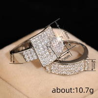 CAOSHI Magnifiques bagues de mariage en forme géométrique, ensemble de 2 pièces, bagues de fiançailles, bijoux en laiton tendance, couleur argentée plaquée, bagues en zircon