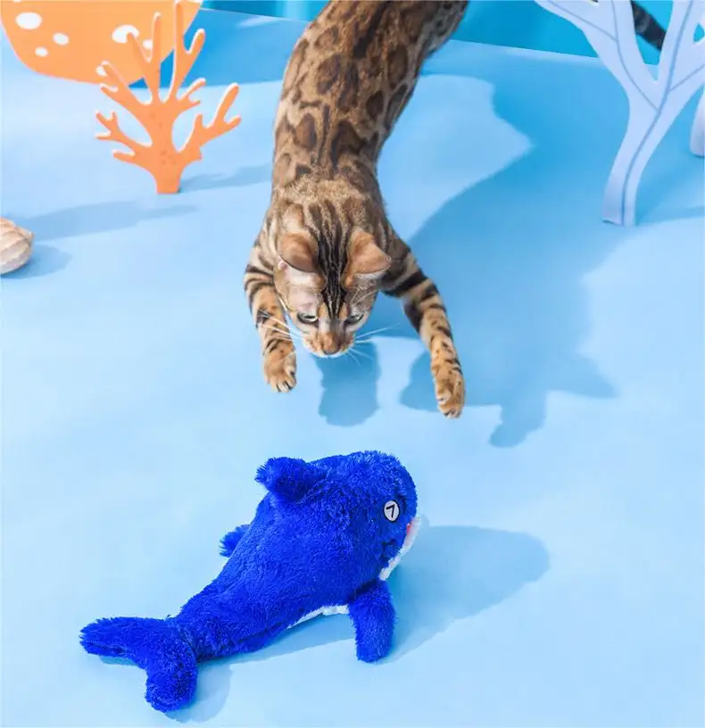 Vendita calda ricaricabile con disegno di squalo per animali domestici giocattolo elettrico cigolante per gatti giocattolo interattivo di peluche per gatti