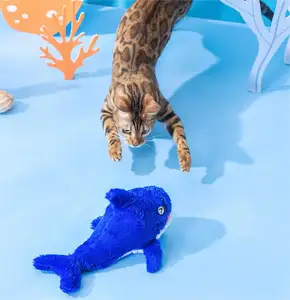 ขายร้อนชาร์จฉลามออกแบบสัตว์เลี้ยงเคี้ยวของเล่นไฟฟ้าส่งเสียงดังเอี้ย Catnip ของเล่นสําหรับแมว Interactive ของเล่นตุ๊กตาแมว