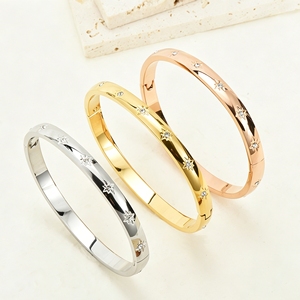 Bracciale a Stella in Acciaio al Titanio per Donne, Placcato Oro 18K con Zirconi, Impilabile, Impermeabile, Gioiello Quotidiano, Regalo - Product Image 5