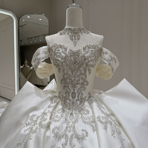 Xx84 Robe de mariée moderne ivoire à imprimé floral, robe de bal en satin, style Quinceañera, ornée de perles, de cristaux et d'appliques en dentelle, avec traîne chapelle, pour bal de promo et événements élégants - Product Image 2