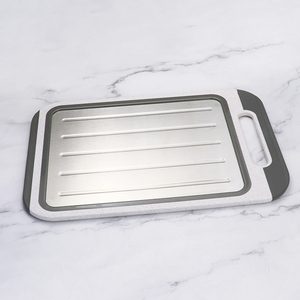 Planche à découper 3-en-1 en paille de blé, plastique et aluminium, résistante au lave-vaisselle, réutilisable, pour la découpe de viande et la décongélation rapide, pour la cuisine - Product Image 4