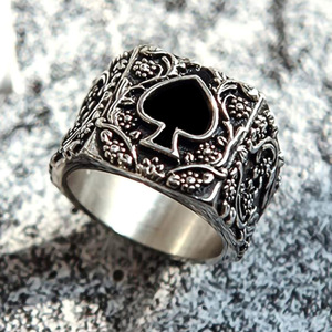 Anello Creativo a Forma di Picche e Cuori Stile Poker, Accessorio Vintage Hip Hop Unisex, Gioiello Audace per Uso Quotidiano - Product Image 2