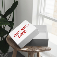 Boîte en carton ondulé avec couvercle blanc en matériaux recyclés, faible MOQ, revêtement UV, pelliculage mat, gaufrage, écologique, pour bijoux et cadeaux