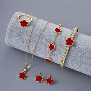 Parures de colliers de créateur tendance en acier inoxydable étanche plaqué or 14k 18k de luxe pour femmes, vente en gros - Product Image 1