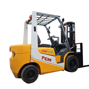 รถยกไฮดรอลิกแบบใช้เครื่องยนต์เบนซิน ยี่ห้ออีซูซุ รุ่น TCM FD30 ของญี่ปุ่น  ขนาด 3 ตัน  สำหรับงานคลังสินค้า คุณภาพเยี่ยม - Product Image 1