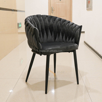 Chaises de salle à manger en velours de style nordique moderne et luxueux avec rembourrage capitonné et pieds en métal doré
