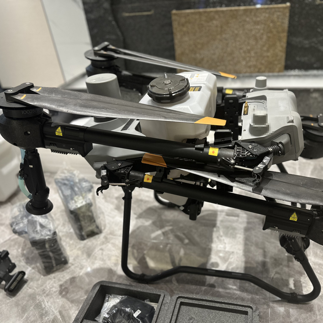 New Second-Hand Global Edition Agras T50 T40 T30 Sprayer Commercial Agricultural Drone Integrated Charging irrigation UAV