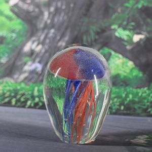 Pisapapeles de Cristal de Murano Hecho a Mano con Diseño de Medusa, Adorno Moderno en Rojo y Azul - Product Image 2