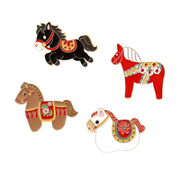 Broche en alliage de zinc plaqué or émaillé traditionnel, motif Cheval du Zodiaque Chinois 2026, Année de Naissance