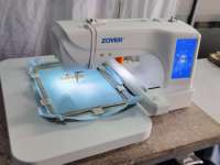 ZY1950TB Ménage Broderie Machine À Coudre Aiguille Unique Plat-Lit Aiguille Alimentation Écran Tactile Informatisé pour Débutants Moteur