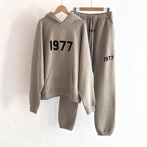 Prêt à acheter : Ensemble de survêtement essentiel pour <span class=keywords><strong>homme</strong></span>, style streetwear, en coton 100% avec capuche doublée, modèle 1977 de haute qualité - Product Image 2