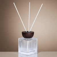 Bouteilles diffuseurs en verre côtelé carré sans plomb personnalisées en usine, de 50 ml à 300 ml, conteneurs d'aromathérapie, logo et couleur personnalisables disponibles
