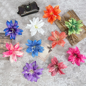 Épingles à cheveux en fleurs de lys artificielles en plastique et tissu, accessoires de mariage, décorations - Product Image 1