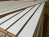 Feuille de panneau de Slatwall de panneau de Mdf 4x8 15mm 18mm, panneau de mélamine en bois/blanc, pour l'affichage au détail de mur