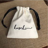 Échantillon gratuit Emballage de petite bague de boucle d'oreille de luxe personnalisé Sac à cordon en satin Pochette à bijoux avec logo