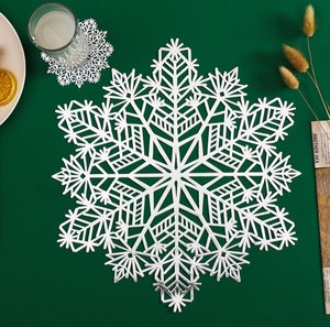 38cm Napperons <span class=keywords><strong>De</strong></span> Table <span class=keywords><strong>Flocon</strong></span> <span class=keywords><strong>De</strong></span> Neige <span class=keywords><strong>De</strong></span> Noël Tapis <span class=keywords><strong>De</strong></span> Table Résistant À La Chaleur Napperon Antidérapant Pour La Fête Banquet <span class=keywords><strong>De</strong></span> Mariage - Product Image 6