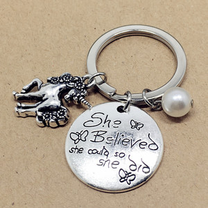 She <span class=keywords><strong>believe</strong></span> she can so she did llaveros I love you to the moon and back unicorn compass colgante, llavero de coche, bolsa - Product Image 4