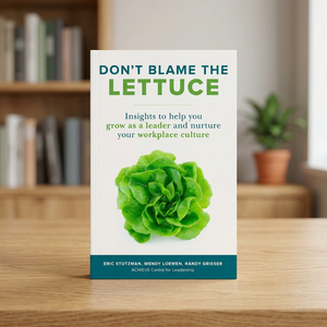 No culpes a la lechuga por lo que sucedió, de Eric Stutzman, libro en inglés de bolsillo, libro sobre estrategia empresarial y gestión de equipos - Product Image 2