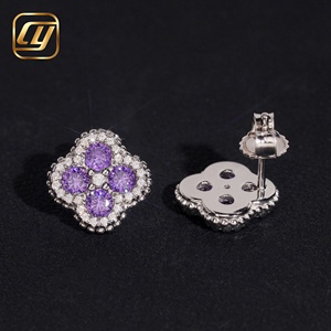 Boucles d'oreilles clous en moissanite en forme de fleur, argent 925 plaqué rhodium, bijoux de fête pour femme, luxe, taille brillant rond, sertissage à griffes - Product Image 4