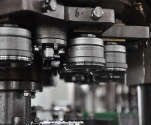 <span class=keywords><strong>Usine</strong></span> complète automatique A à Z Ligne de mise en conserve de boissons en étain et de soda Machine de remplissage et de scellage de boîtes de conserve en aluminium pour animaux de compagnie - Product Image 3