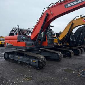 Excavadora Usada Versátil Doosan DX225 DX225lca de 22 Toneladas, de Segunda Mano, para Demolición y Minería - Product Image 1