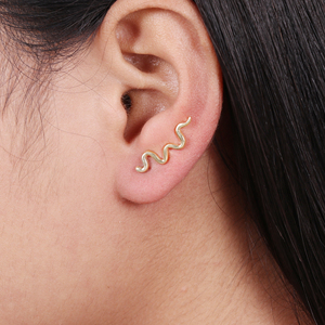 แผ่นทอง18K สำหรับงานแต่งงานดีไซน์งูใหม่สำหรับนักปีนเขาหูเงินสเตอร์ลิง925โรงงานโดยตรง - Product Image 3