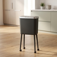 Lixeira de Cozinha Móvel com Rodas, Design de Pernas Altas, Tampa Articulada, Borda Dourada, Antiodor, Plástico Ecológico