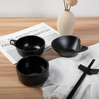 Logo personnalisé bon marché plat de sauce soja mélamine style japonais A5 incassable noir avec couvercle pour restaurant ménage