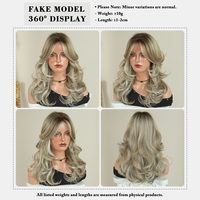 Peluca de Cabello Sintético de 22 Pulgadas, Rubio Ceniza con Reflejos, Ondulado en Capas Medias, con Flequillo Lateral, Fibra Resistente al Calor, Aspecto Natural Mate