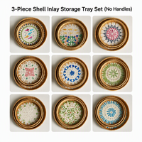 Plateau de service en rotin tressé fait main avec incrustation de coquillages ronds et motif floral, poignées blanches, cadeau de mariage, décoration nordique pour la maison