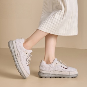 Chaussures de marche souples et légères en toile unie doublées de peau de mouton avec semelle intermédiaire en EVA et semelle extérieure en caoutchouc antidérapante - Product Image 2