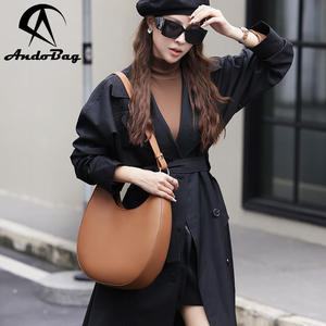 กระเป๋าหนังแท้ AndoBag รุ่นใหม่ ทรงพระจันทร์เสี้ยว สะพายข้าง/สะพายไหล่/ถือใต้วงแขน รุ่น 2516 - Product Image 1