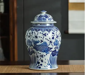 Desain Baru 2022 Vas Bulat Keramik Biru dan Putih Lukisan Ikan Jahe Jar untuk Dekorasi Rumah