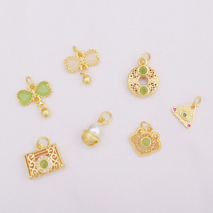 JS1688 mini breloques <span class=keywords><strong>porte</strong></span>-<span class=keywords><strong>bonheur</strong></span> en laiton plaqué or mat sans ternissement perle pavée chat dauphin fleur pour la fabrication de bijoux - Product Image 5